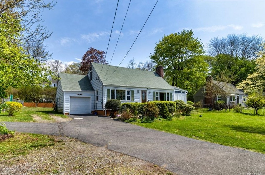 1015 Knollwood Rd, White Plains, NY 10603