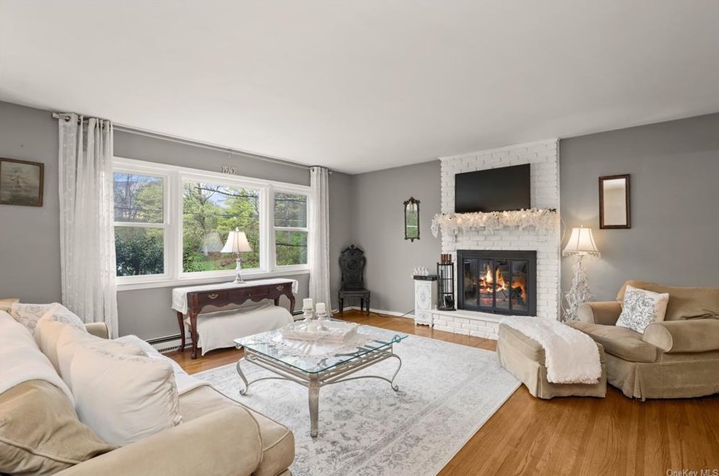 16 Mechanic St, Kent Lakes, NY 10512