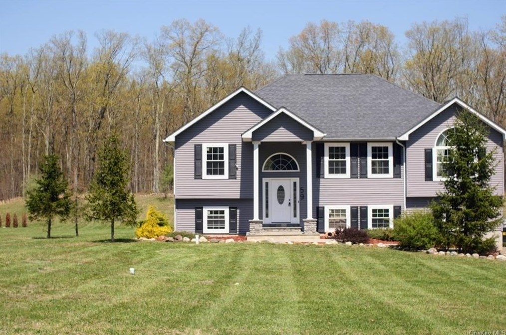 59 Wilkinson Dr, Bloomingburg, NY 12721