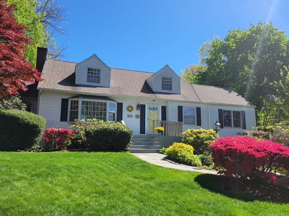 4 Crest Dr, White Plains, NY 10607