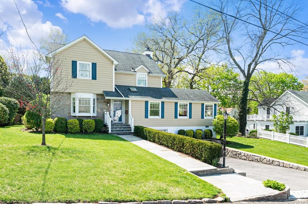 12 York Pl, Yonkers, NY 10708-1950