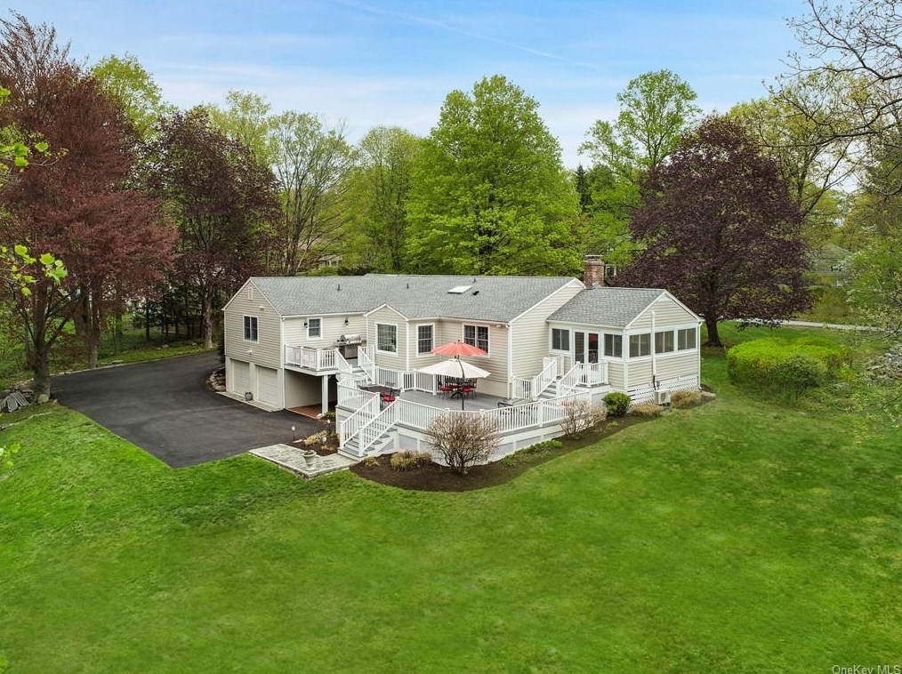 4 Hillcrest Ct, Lewisboro, NY 10590