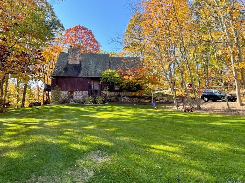 17 Tiger Trl, Kent Lakes, NY 10512-4067