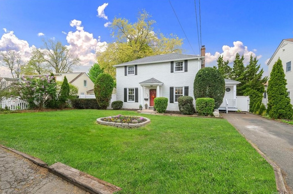 128 Jennifer Ln, Yonkers, NY 10710-1724