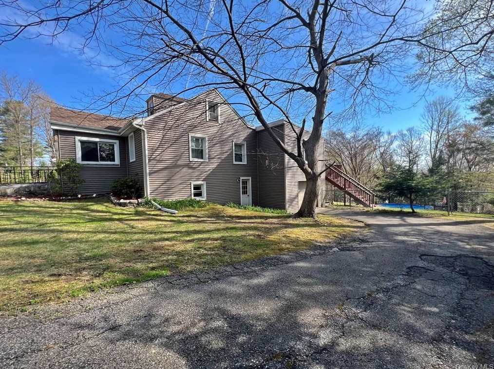 3000 Hickory St, Yorktown Hgts, NY 10598