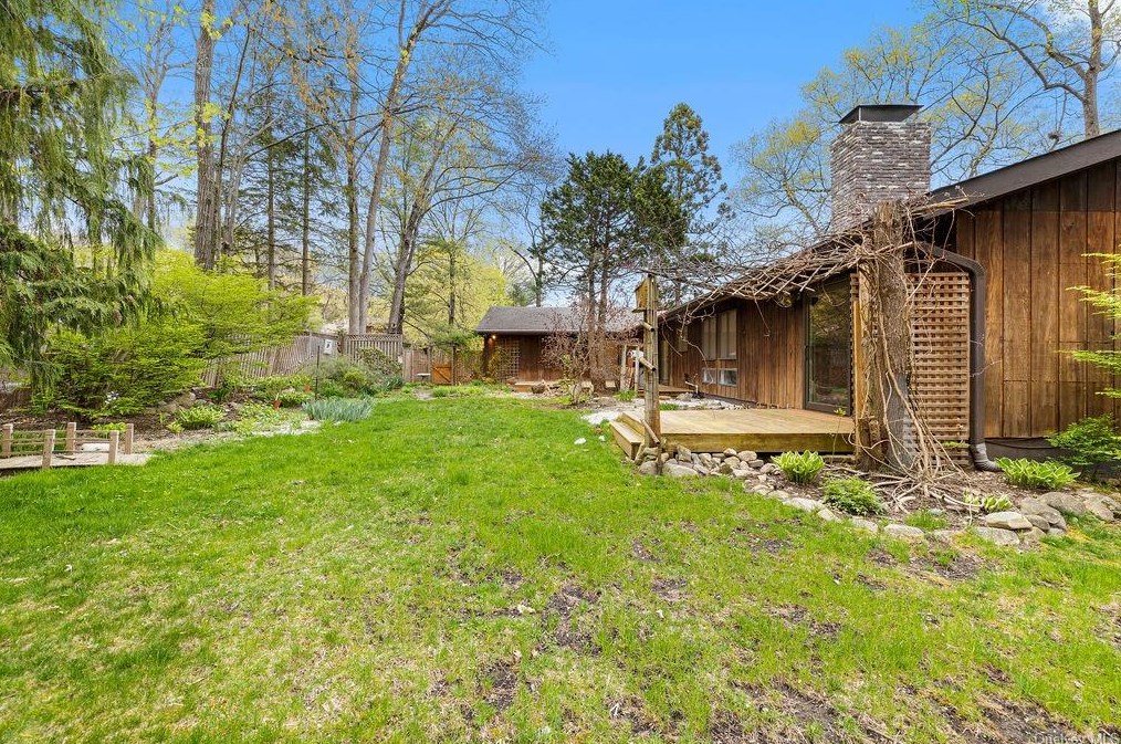 6 Burning Brush Ct, Mount Ivy NY  10970-2015 exterior