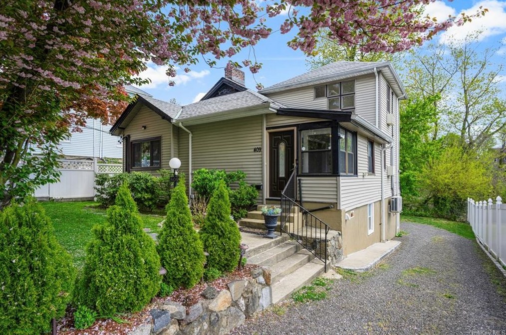 409 Garden Ave, Mount Vernon, NY 10553