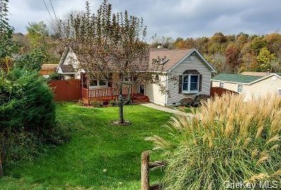 10 Orchard Lake Dr, Monroe, NY 10950