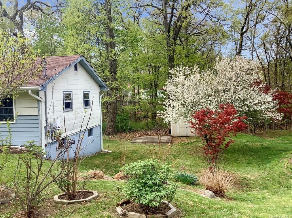 24 Faye Ave, Newburgh NY  12553-7708 exterior