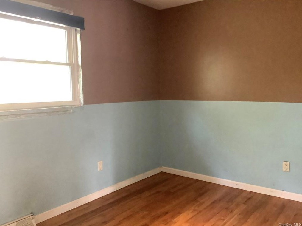 24 Faye Ave, Newburgh NY  12553-7708 exterior