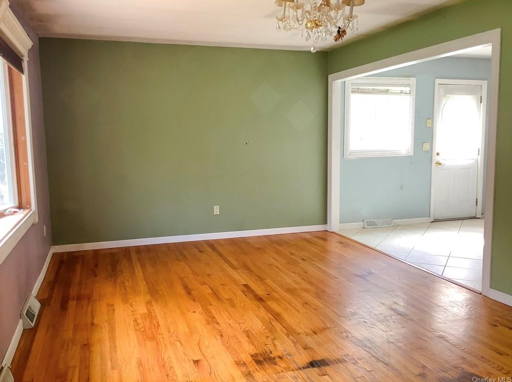 24 Faye Ave, Newburgh NY  12553-7708 exterior