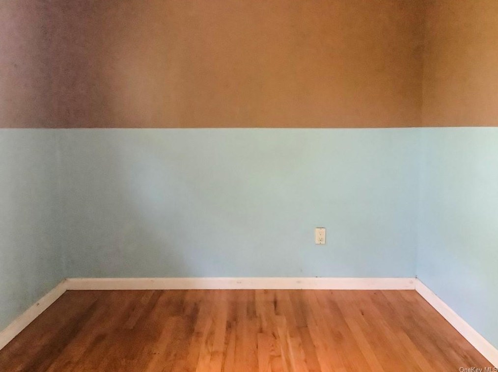 24 Faye Ave, Newburgh NY  12553-7708 exterior