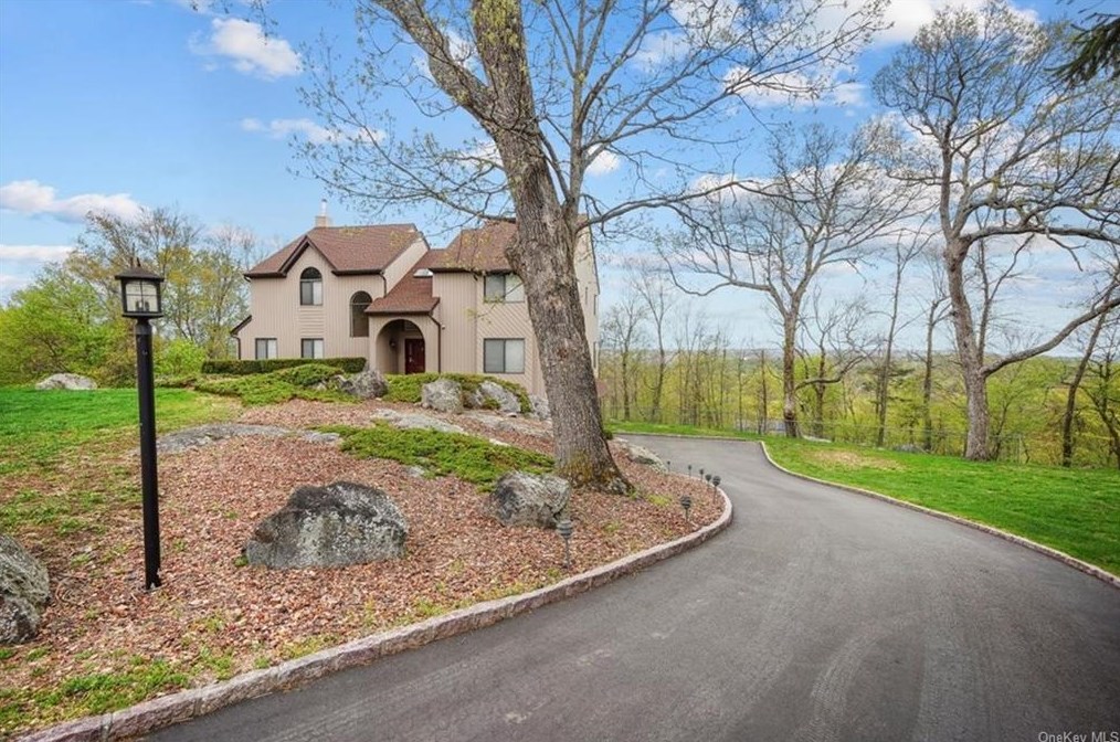 9 Chardonnay Rd, Cortlandt Manor, NY 10567-5131