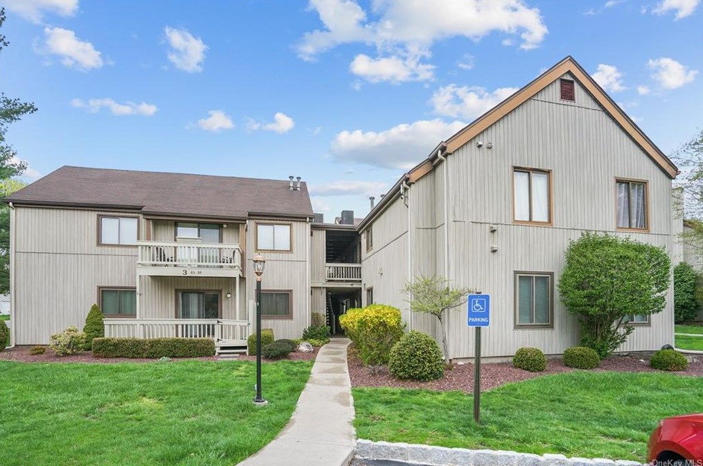87 Sycamore Dr, Middletown, NY 10940