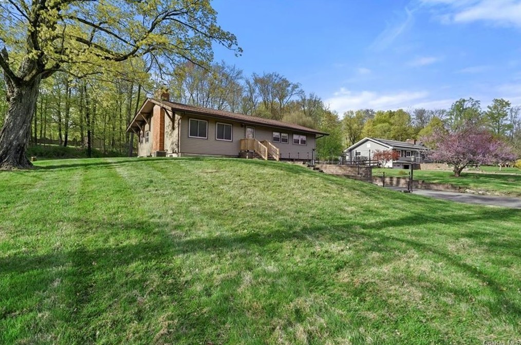 136 Quaker Hill Rd, Monroe, NY 10950