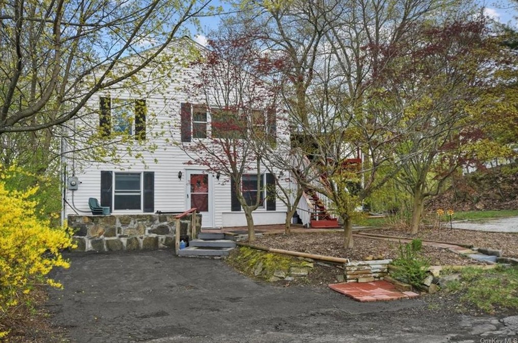 6 Mary Ave, Mahopac, NY 10541