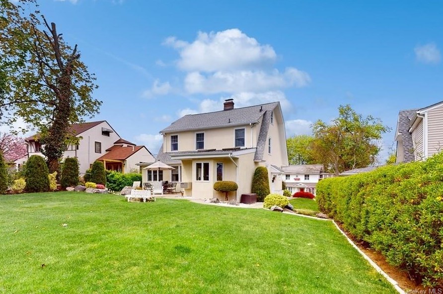 116 Bella Vista St, Yonkers, NY 10707-3045