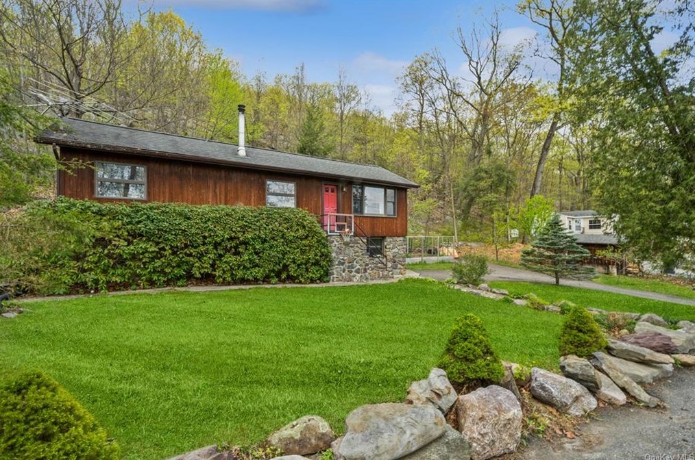 16 Deer Trail S, Greenwood Lake, NY 10925