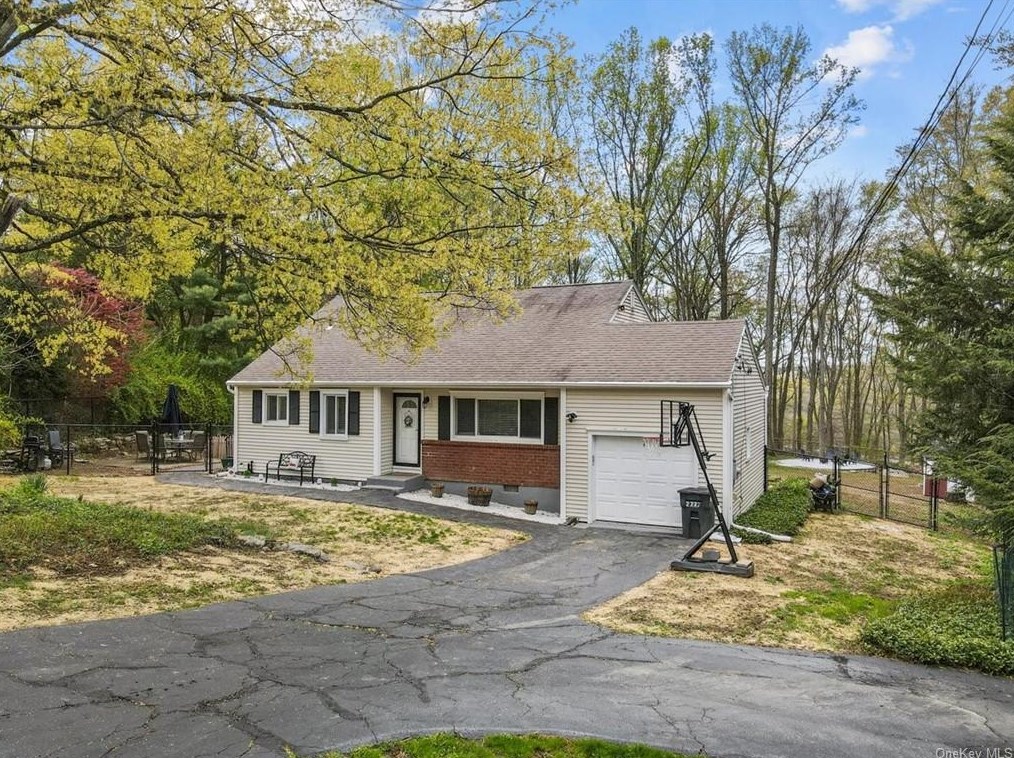 2777 Walker Dr, Yorktown Hgts, NY 10598