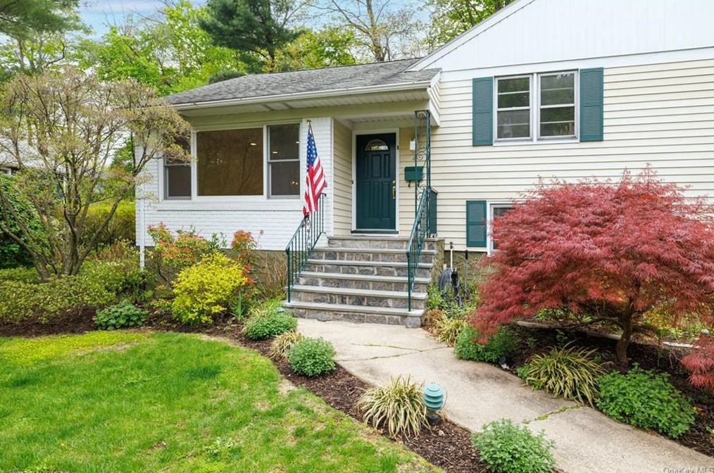 4 Pine Ridge Rd, Rye Brook, NY 10573