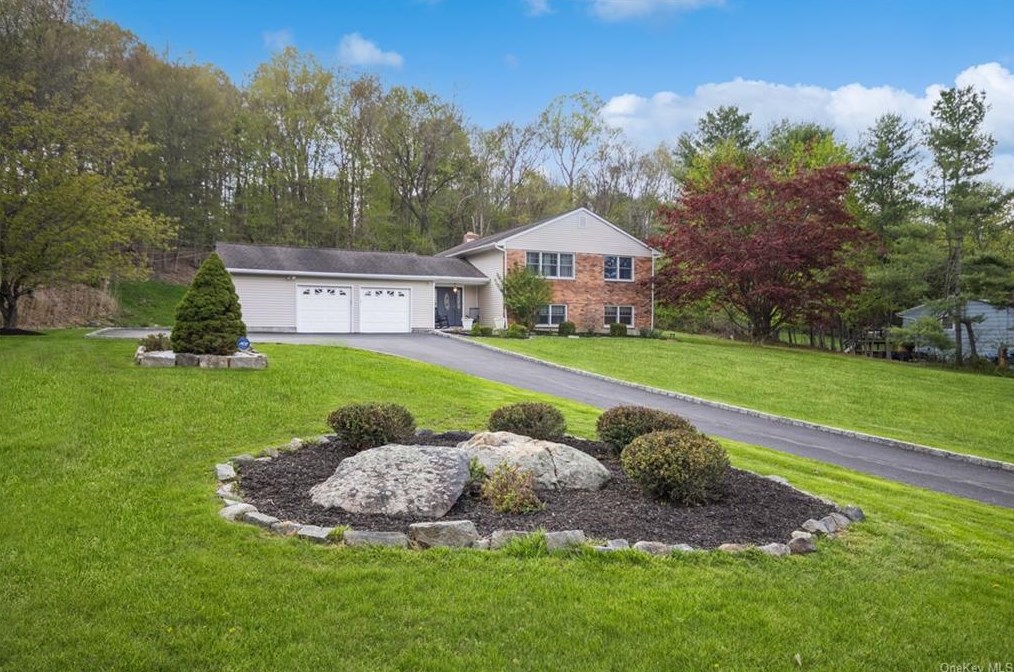 12 Meadowlark Dr, Kent Lakes, NY 10512