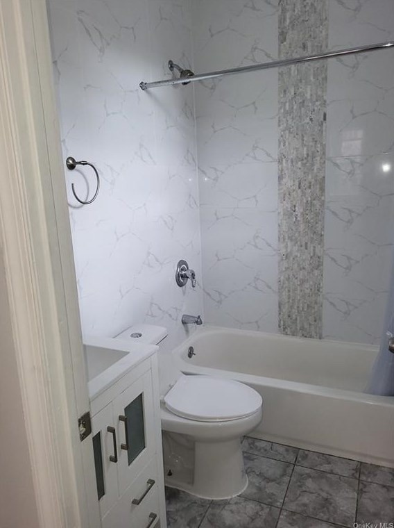 729 E 211th St #2, Bronx, NY 10467