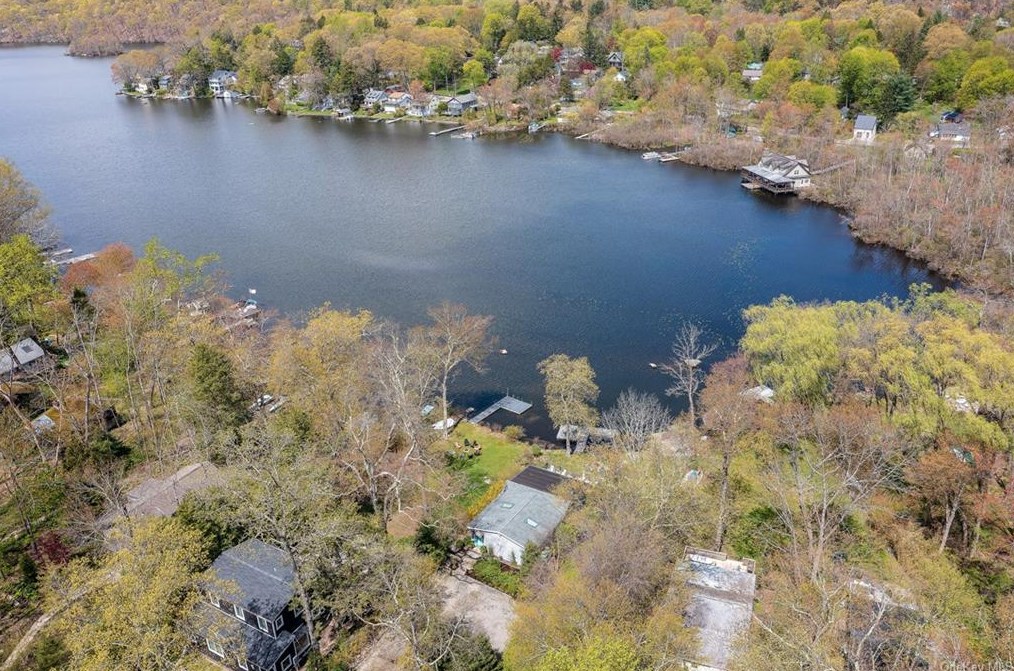 15 S Shore Dr, Lewisboro, NY 10590