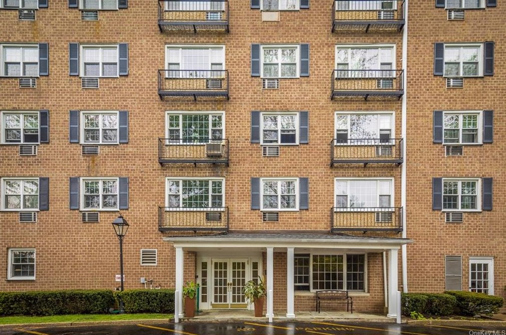 4 Consulate Dr Apt 3j, Yonkers, NY