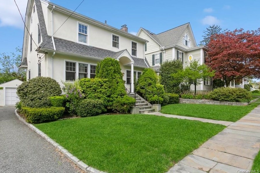11 Hobart St, Yonkers NY  10708-1804 exterior