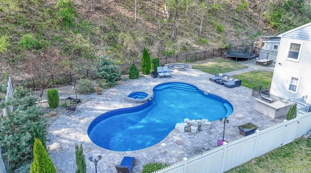 343 Grand St, Croton On Hudson, NY 10520-3504
