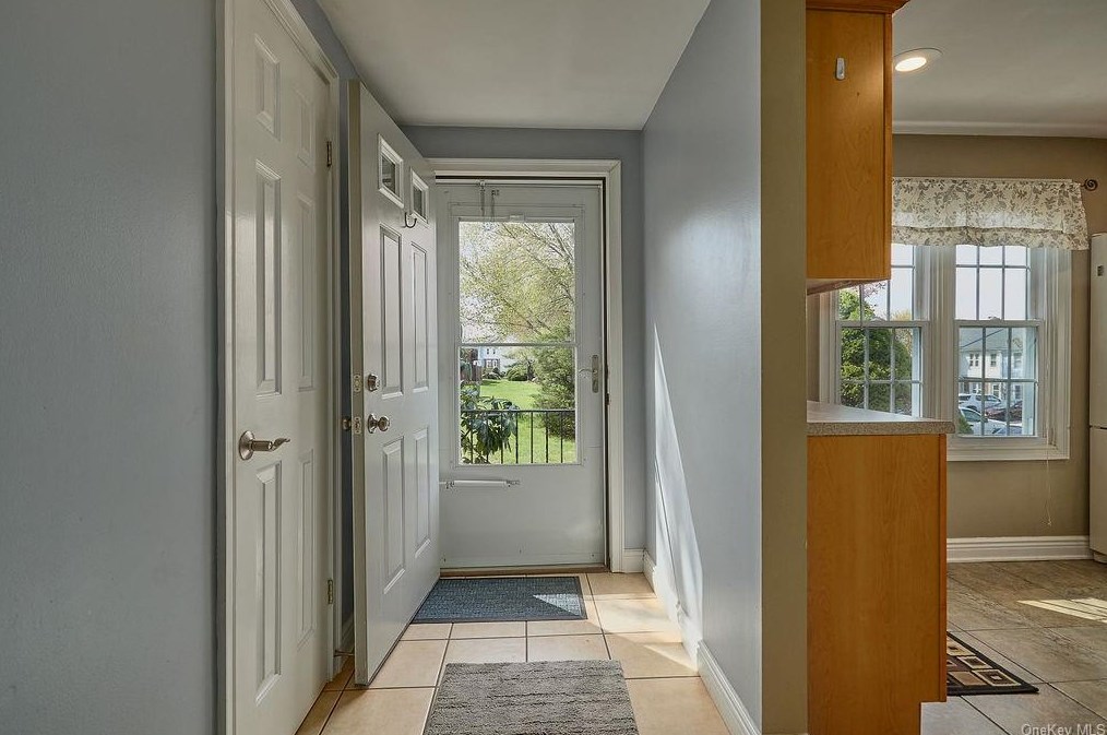 1108 Williamsburg Dr, Mahopac, NY 10541