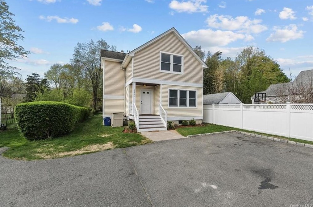 1021 E Main St, Shrub Oak, NY 10588