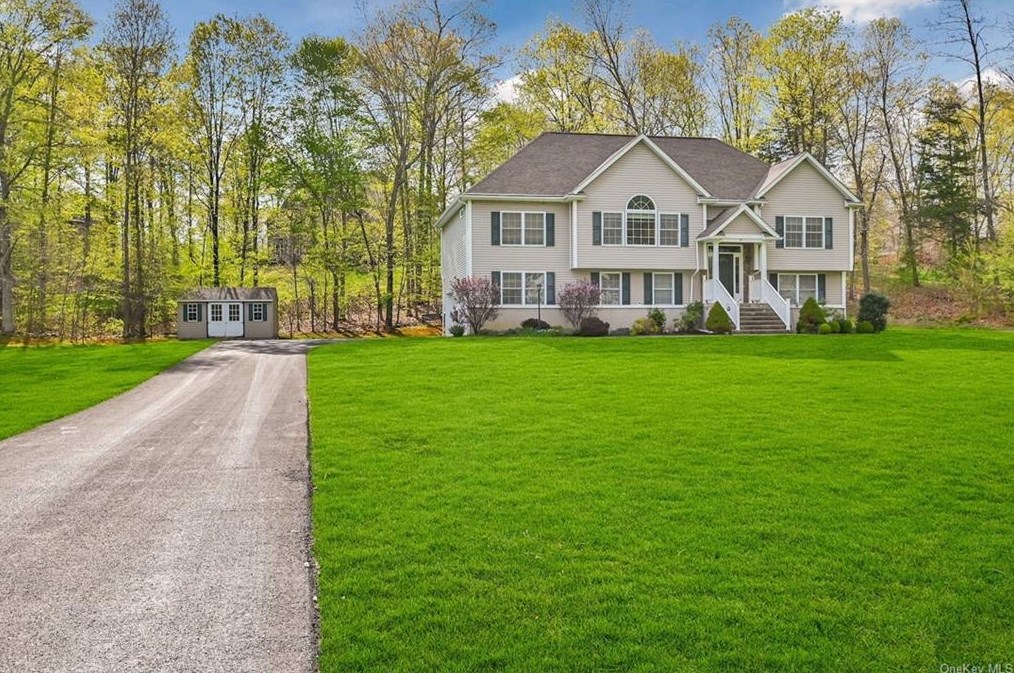 41 Derek Dr, East Fishkill, NY 12533-5076