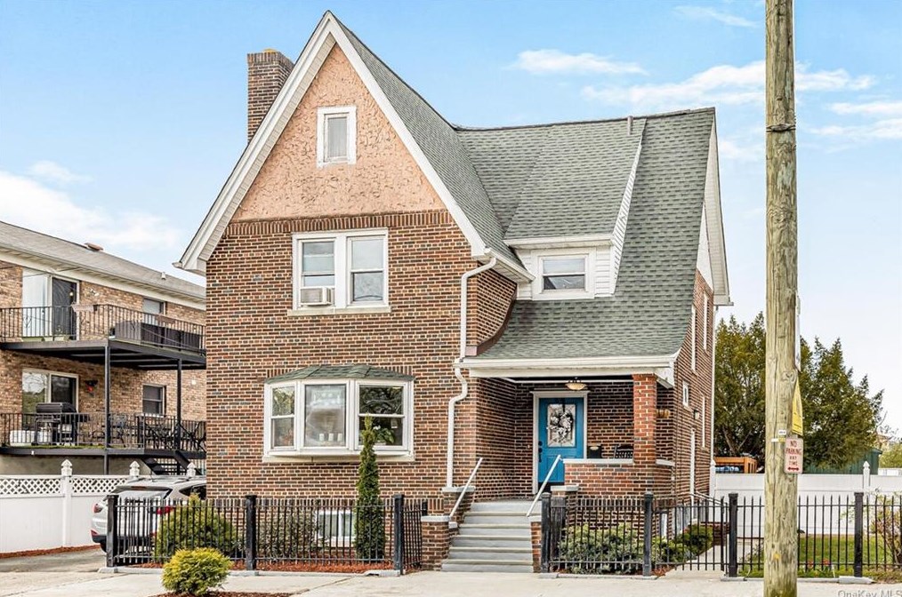 64 Wakefield Ave, Yonkers, NY 10704-3642