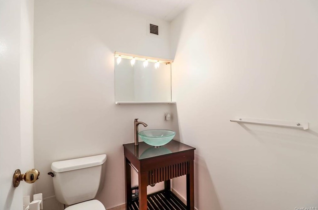4 Martine Ave #320, White Plains, NY 10606
