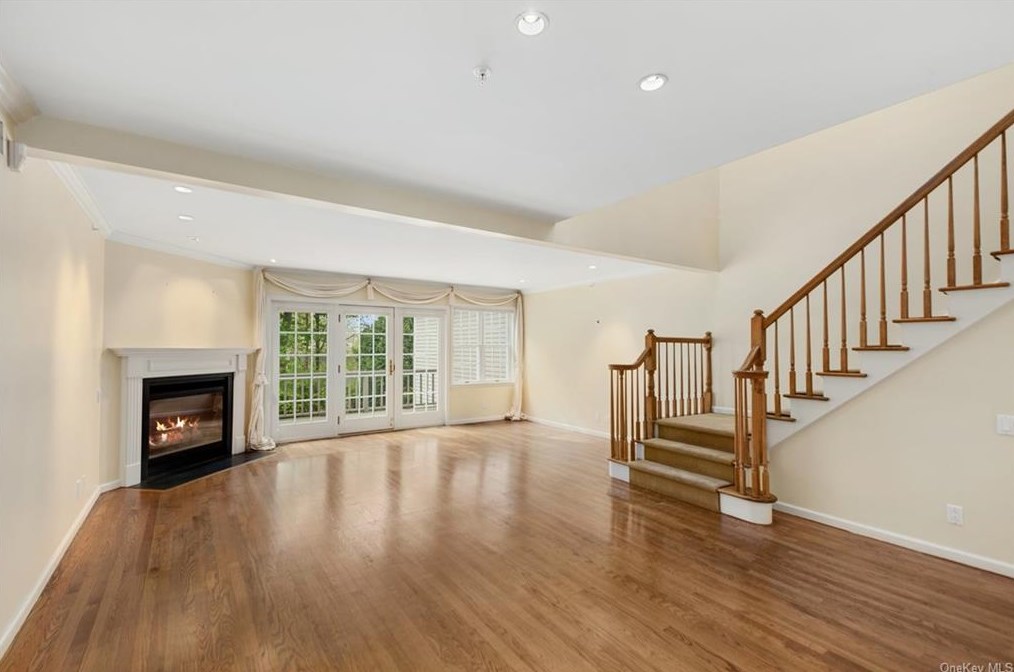 71 Brook Hills Cir, White Plains, NY 10605