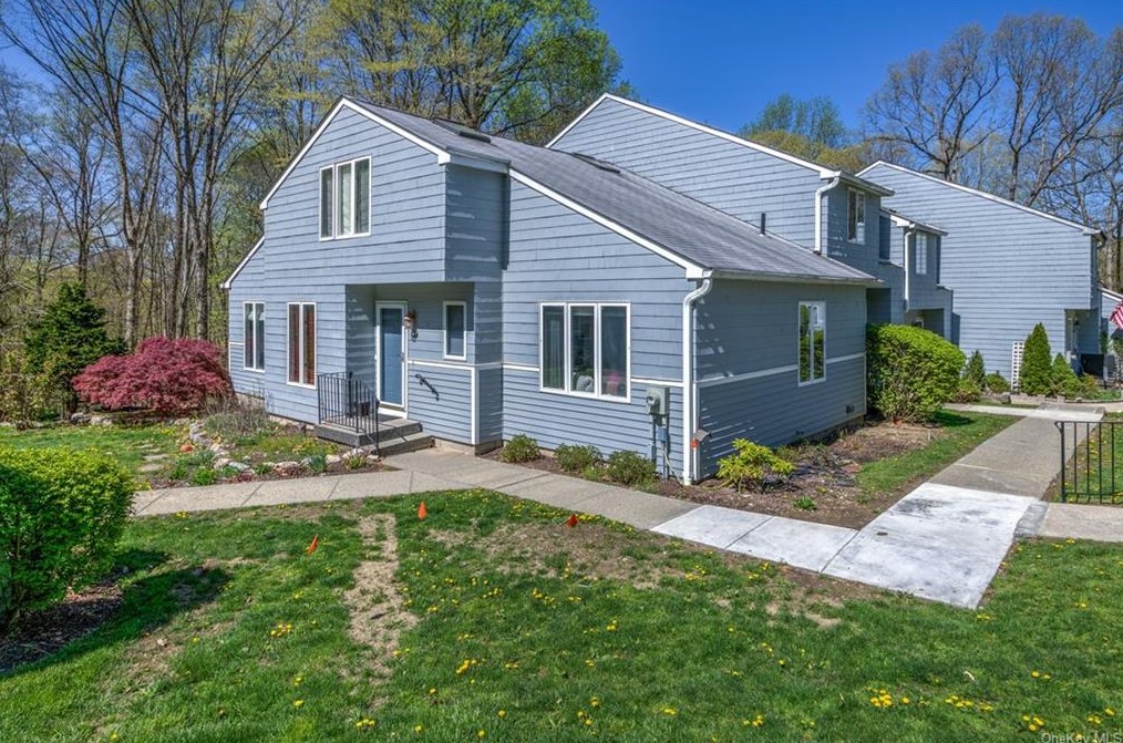 45 Maple Hill Dr, Mahopac, NY 10541