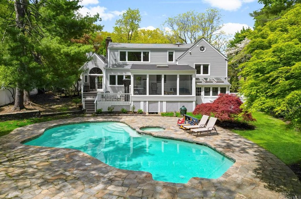 40 Hillandale Rd, Rye Brook, NY 10573