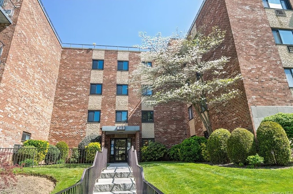119 Dehaven Dr #338, Yonkers, NY 10703