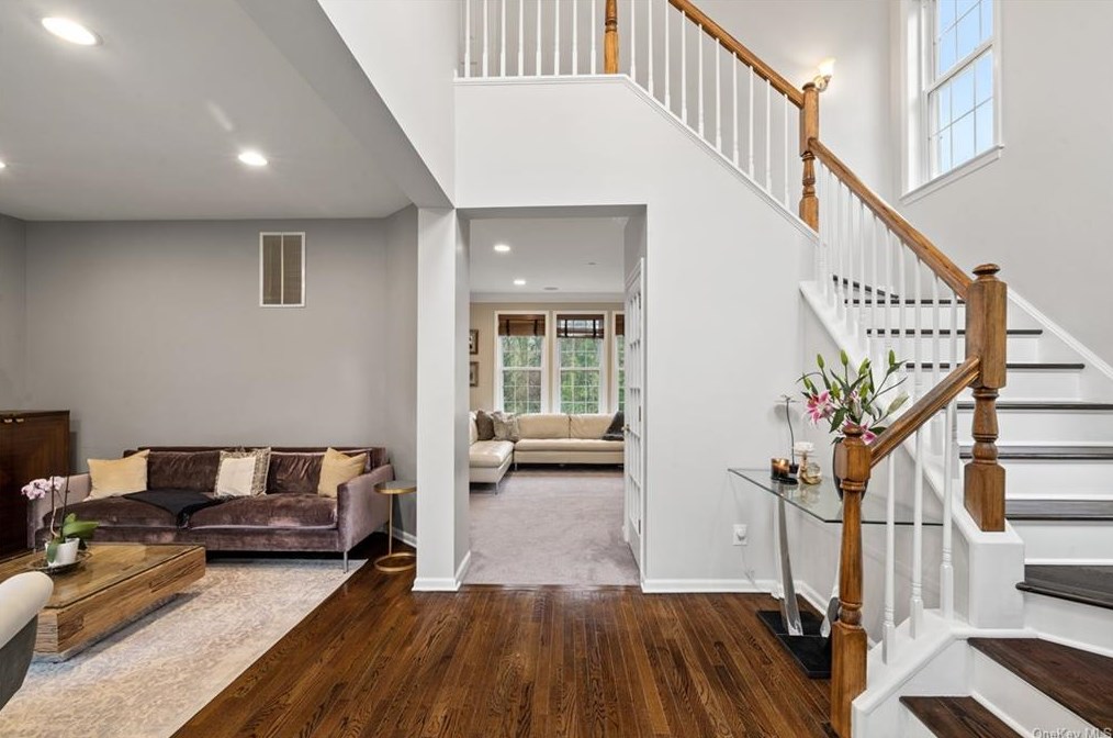 11 Fellowship Ln, Rye Brook, NY 10573