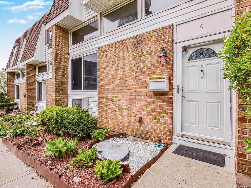 412 N Broadway #8, Yonkers, NY 10701