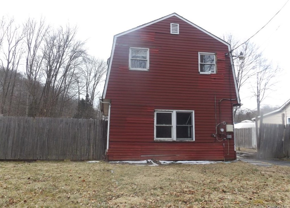13 Crestwood Rd, Kent Lakes, NY 10512