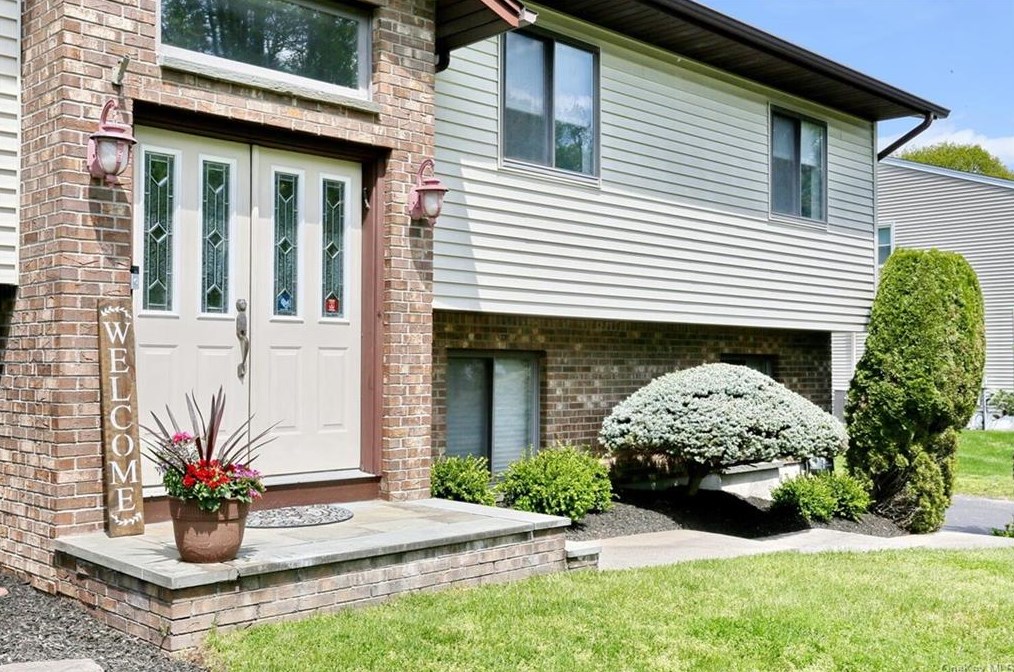 10 Cragmere Oval, New City, NY 10956