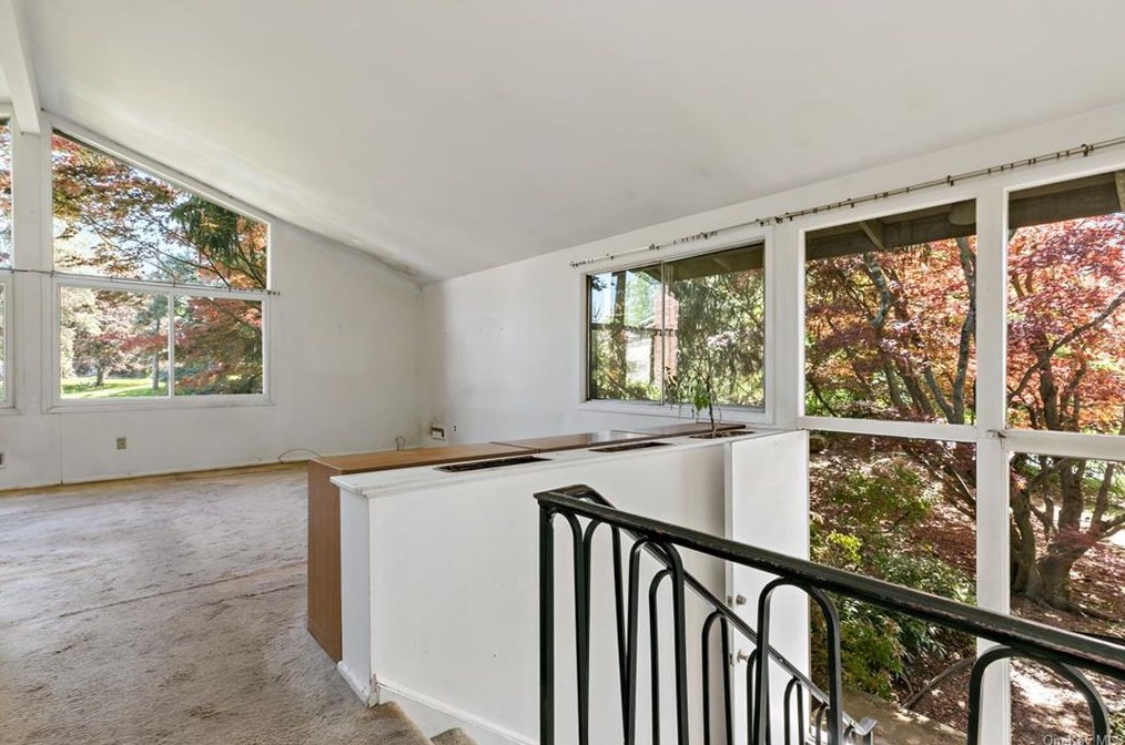 1546 Edgewood St, Yorktown Hgts, NY 10598