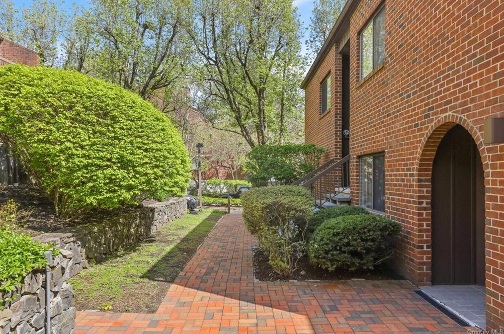 150 N Bedford Rd #2c, Chappaqua, NY 10514