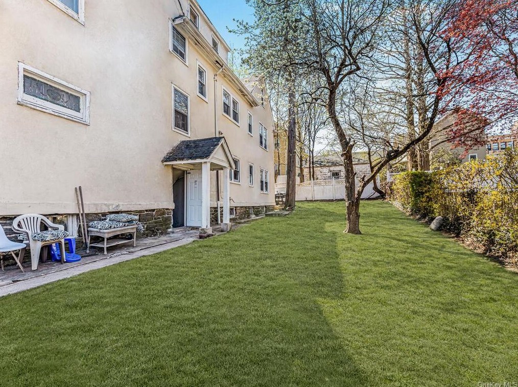 348 Garden Ave, Mount Vernon, NY 10553