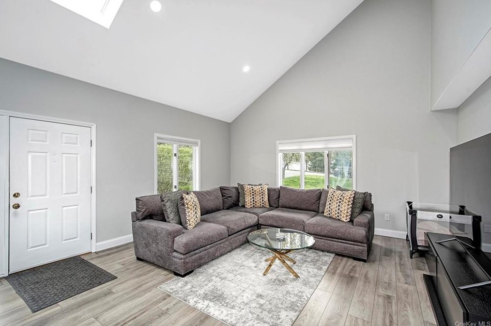 730 Brender Ln, Yorktown Hgts, NY 10598