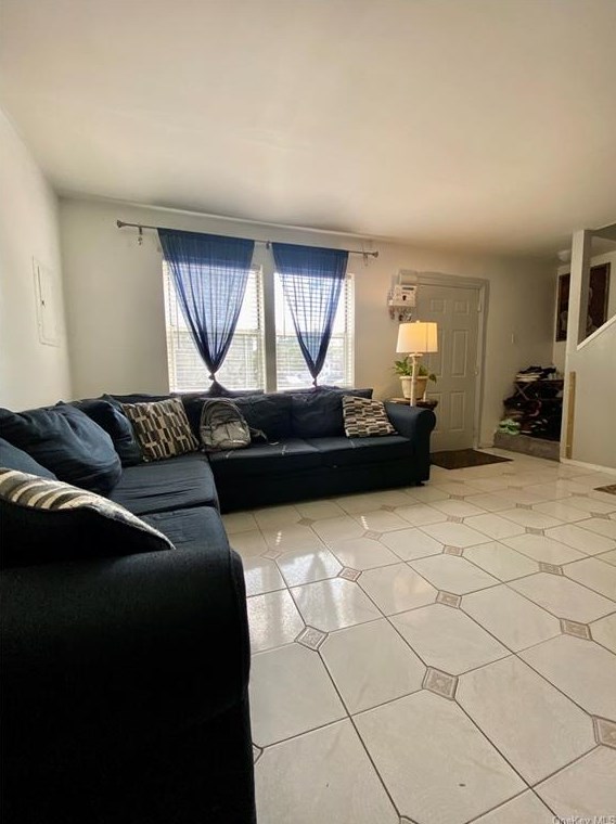 81 Bethune Blvd, Chestnut Ridge NY  10977-5195 exterior