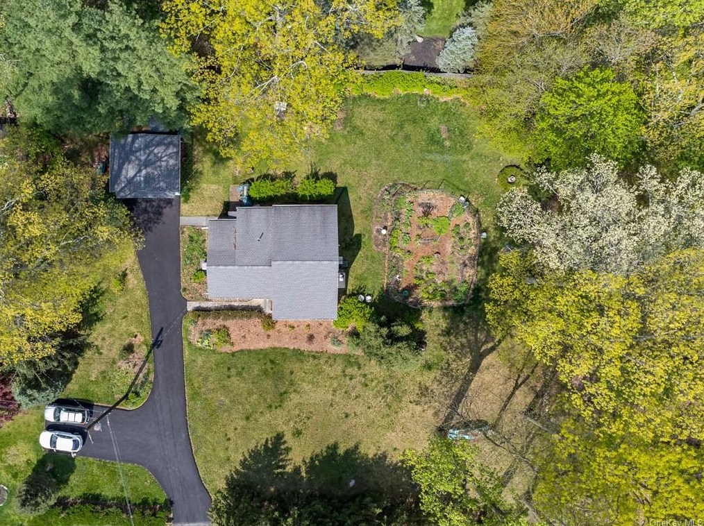 6 Pinecrest Rd, Valley Cottage, NY 10989