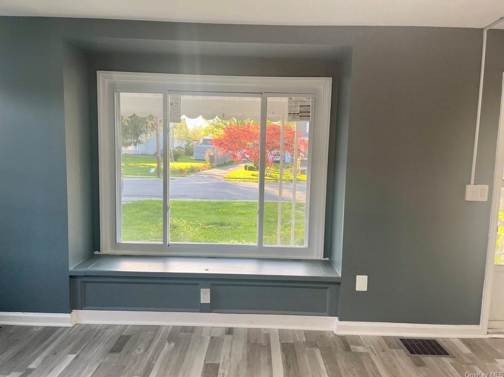 40 New St, Pine Bush, NY 12566